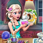 Игра Эльза моет посуду геймплей